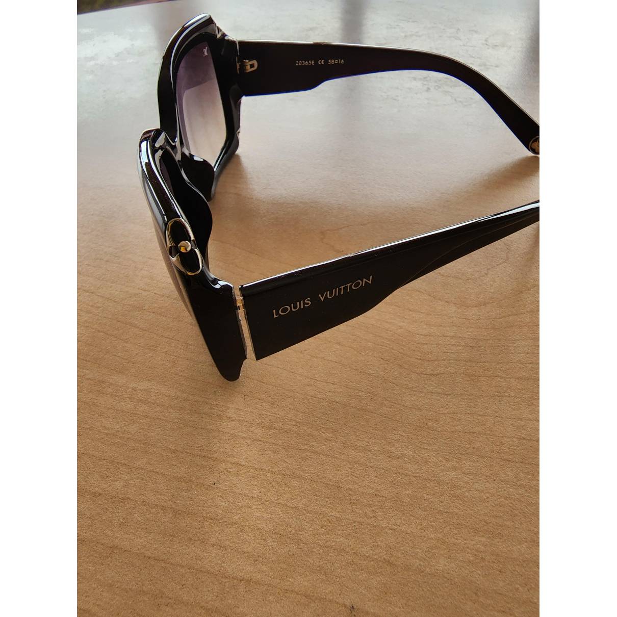 Sunglasses Louis Vuitton Black in Other - 28393384