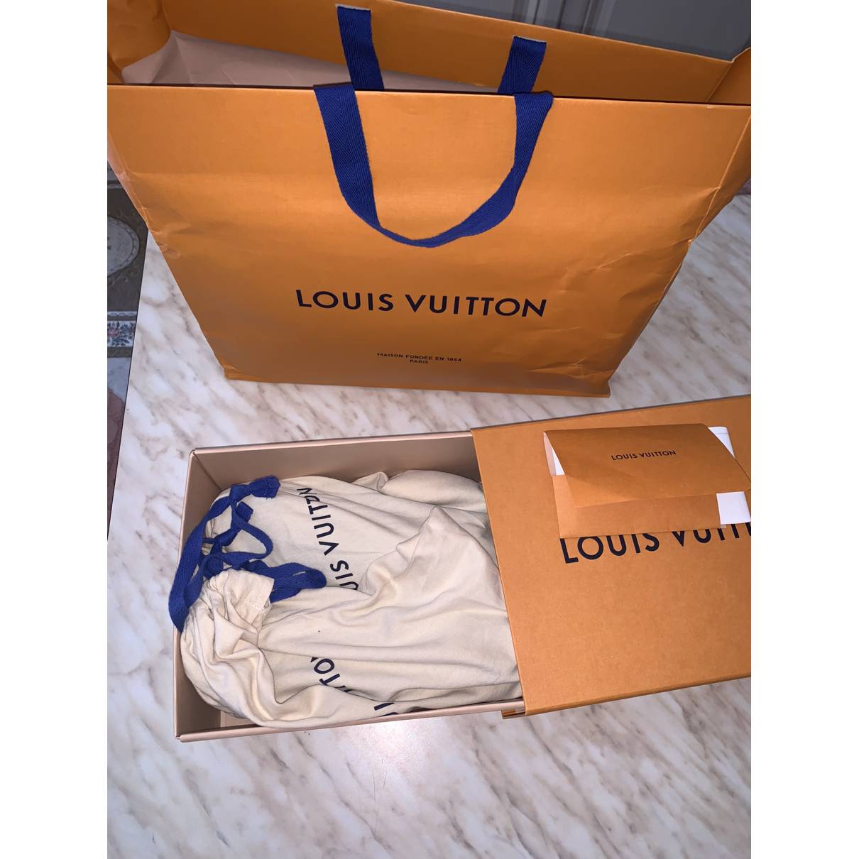 XL Louis Vuitton shopping bag