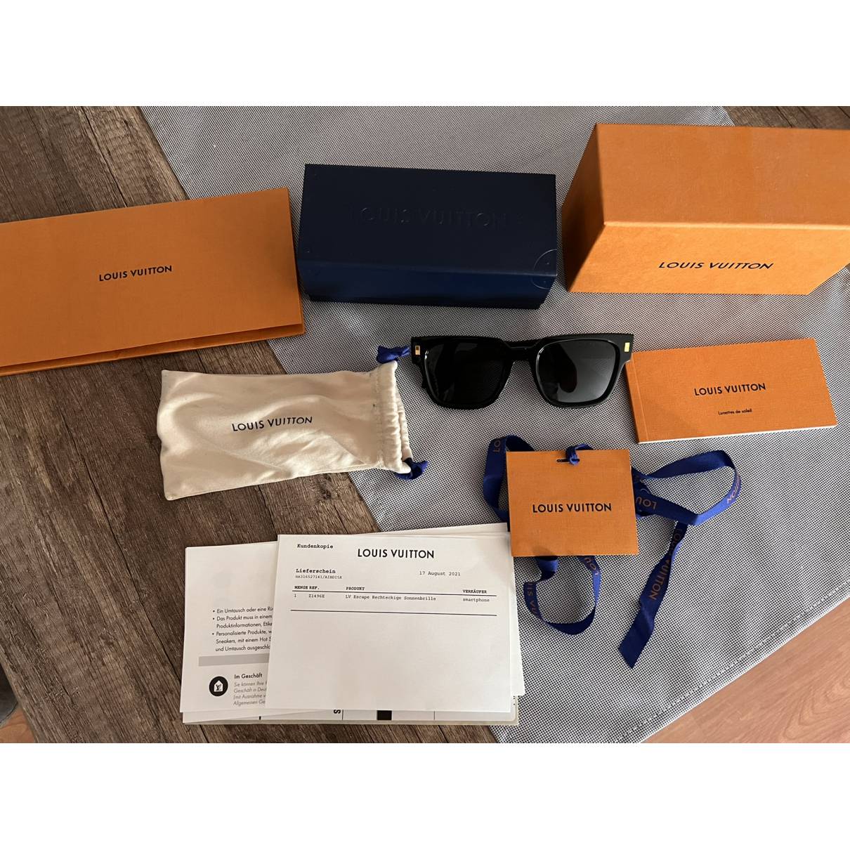 Sunglasses Louis Vuitton Black in Plastic - 24358512