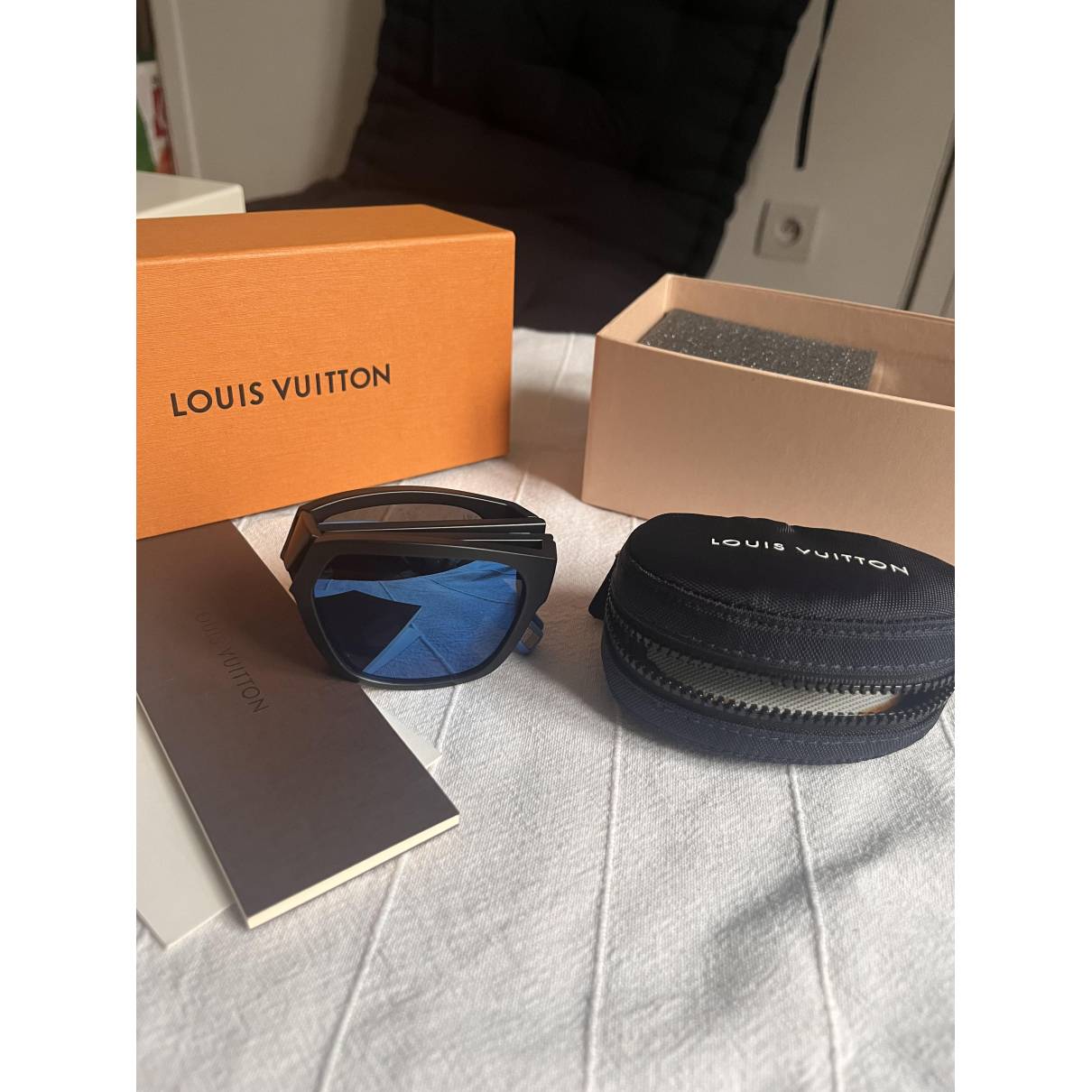 Sunglasses Louis Vuitton Black in Plastic - 30113138
