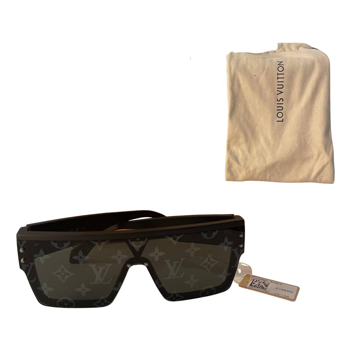 Sunglasses Louis Vuitton Black in Plastic - 35110905