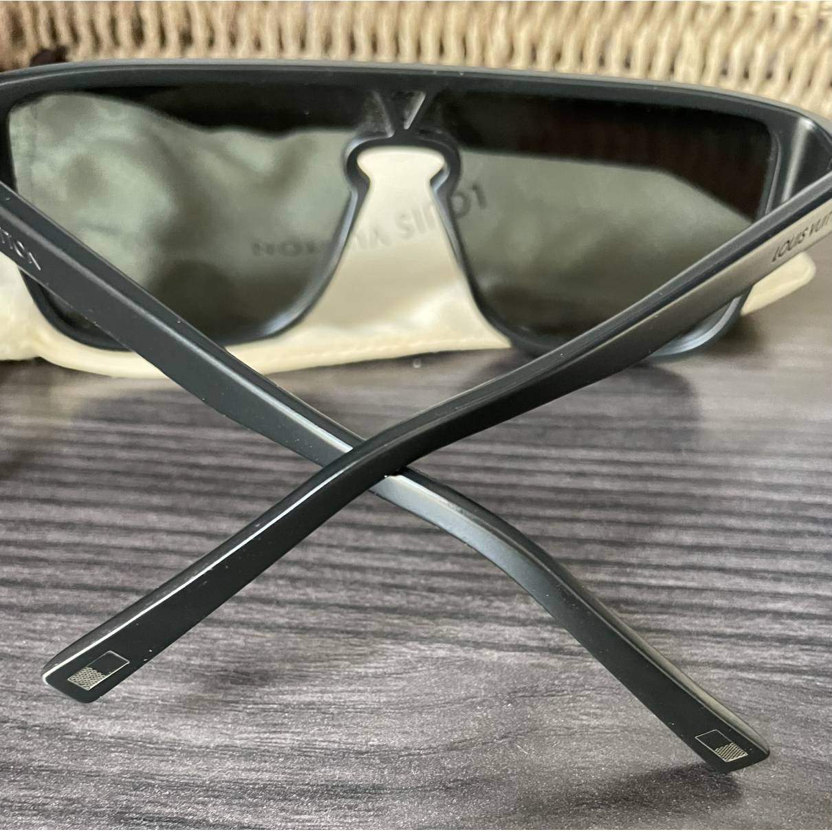 Sunglasses Louis Vuitton Black in Plastic - 35428316