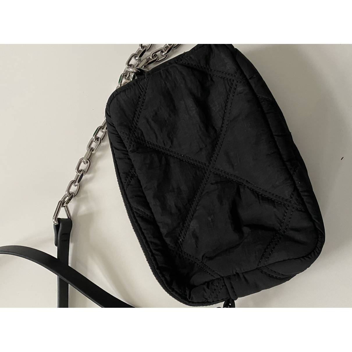 Y Pochette Bag Black/Silver