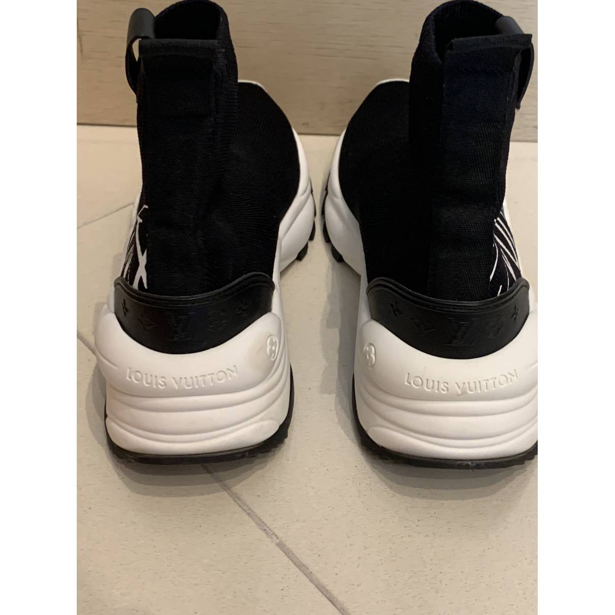 Louis Vuitton - Authenticated Run 55 Trainer - Cloth Black Plain for Women, Very Good Condition