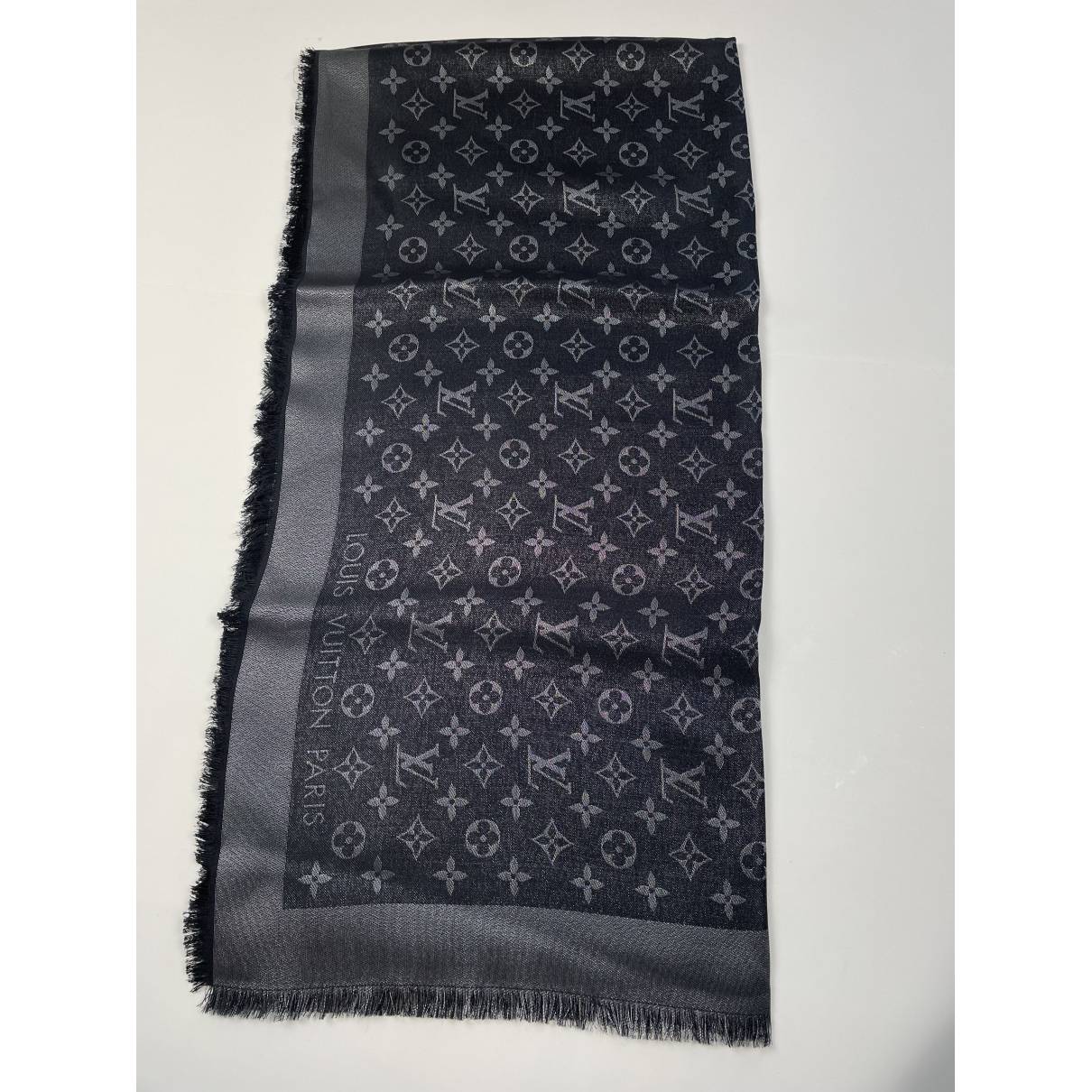 Châle monogram shine silk scarf Louis Vuitton Black in Silk - 33318821