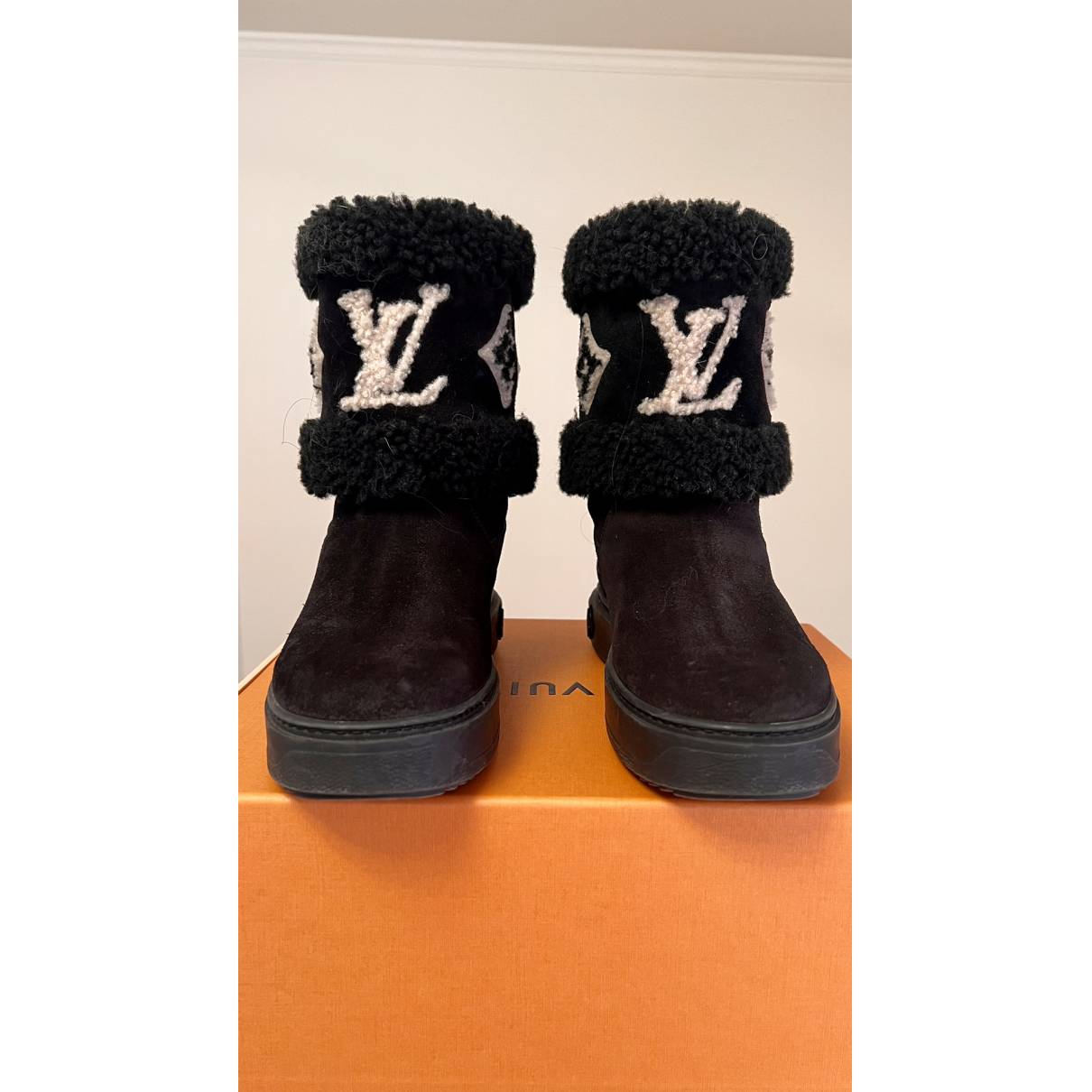 LOUIS VUITTON PARIS Snowdrop Shearling Boots BLACK SUEDE AND FUR LINED EURO  37 M