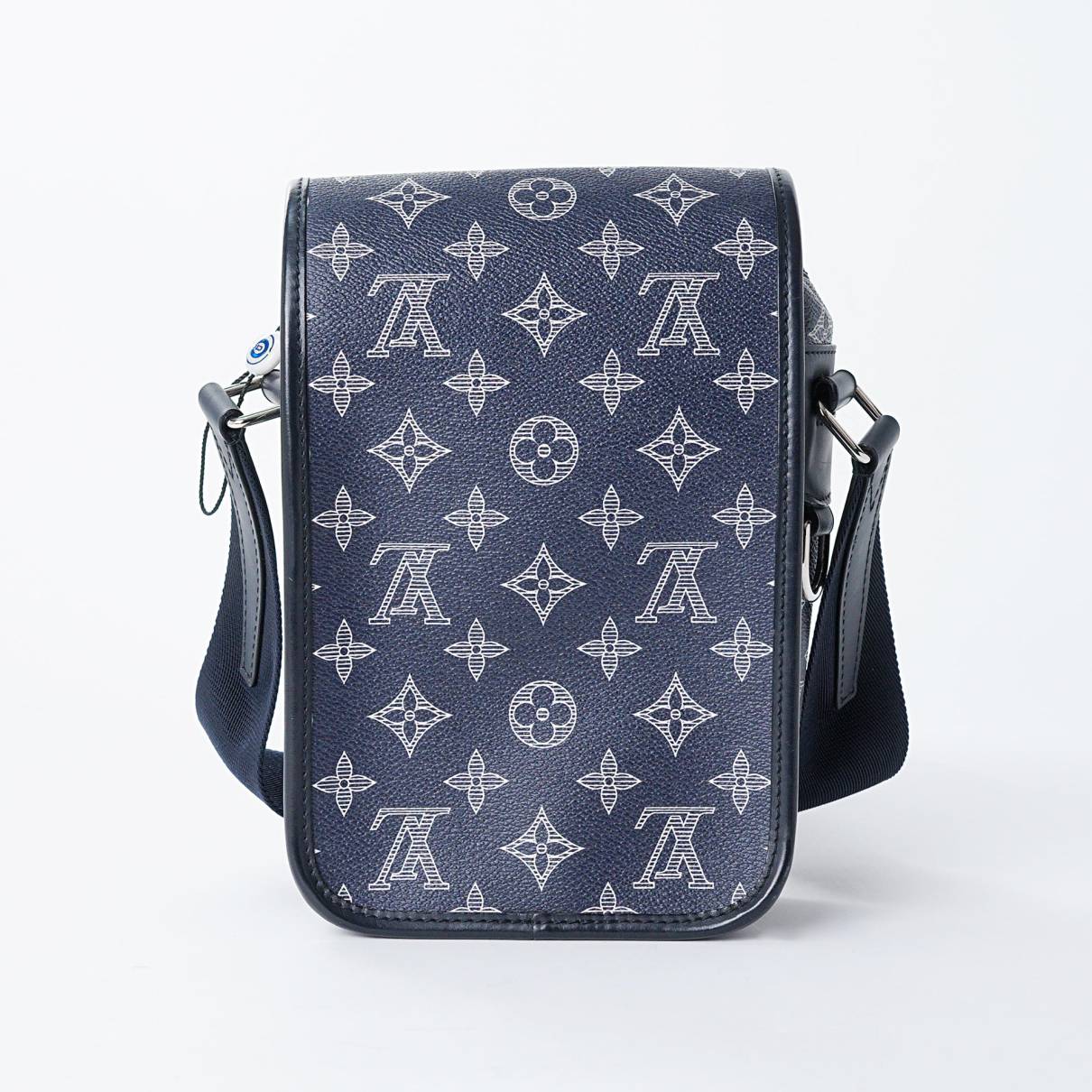 Leather bag Louis Vuitton Blue in Leather - 30950396