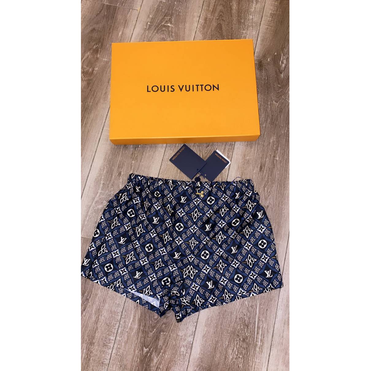 Short Louis Vuitton Blue size L International in Synthetic - 17528712