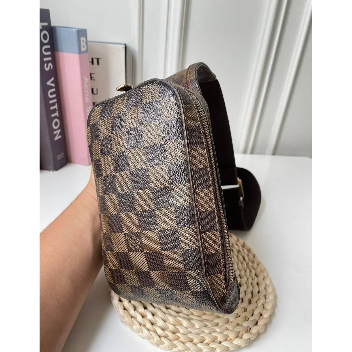 Is the LV Geronimos really available in this damier graphite print