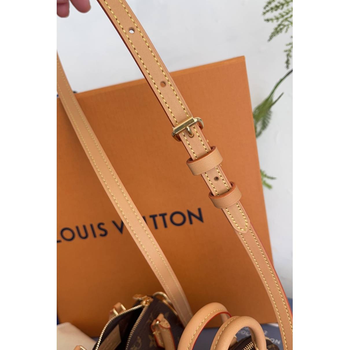 Néonoé cloth handbag Louis Vuitton Brown in Cloth - 28657955
