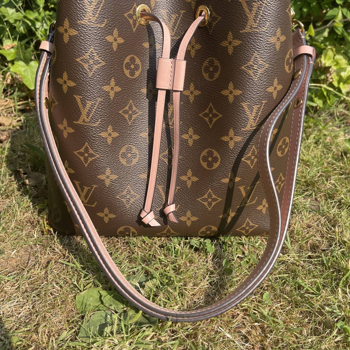 Louis Vuitton - Authenticated Triangle Handbag - Leather Brown Plain for Women, Never Worn