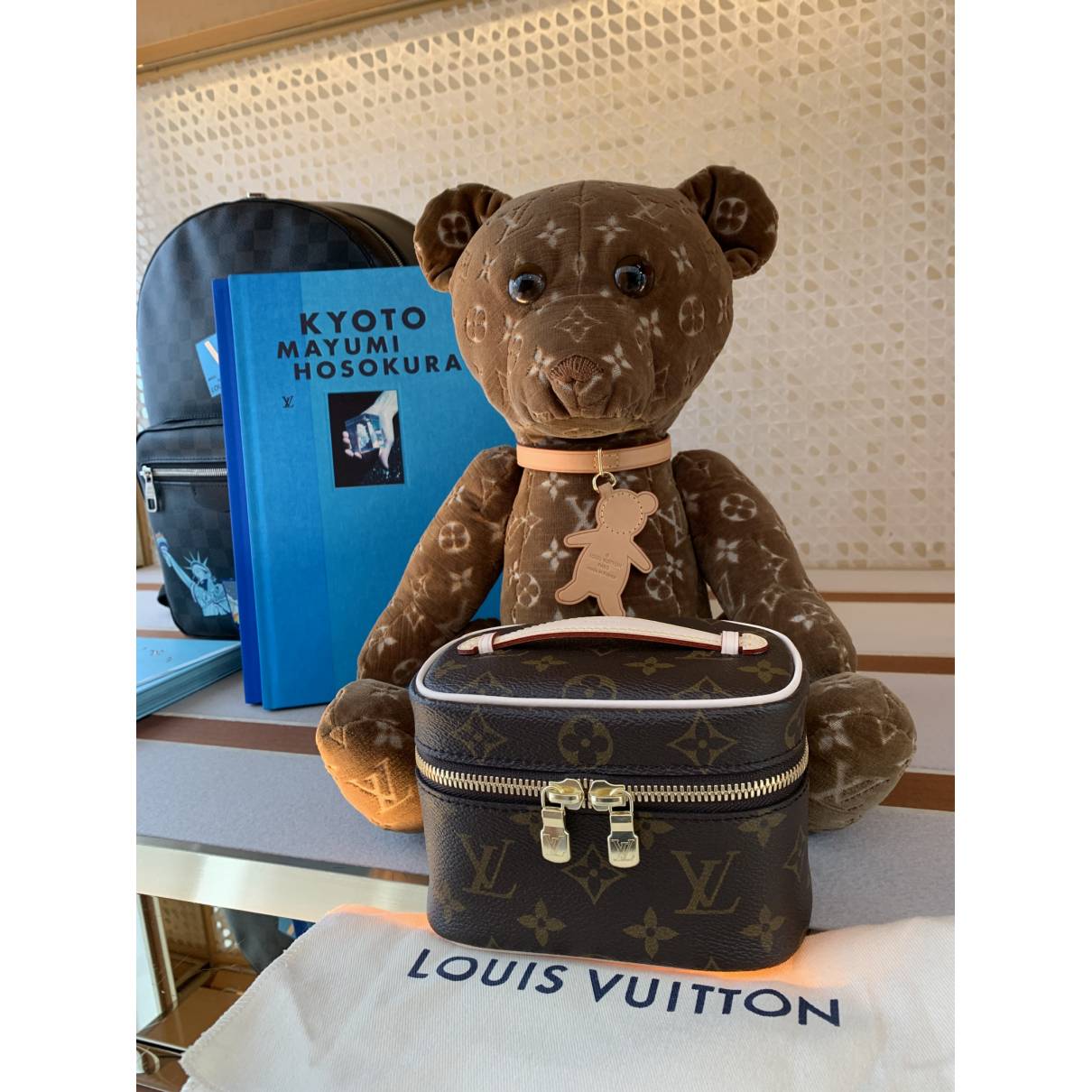 Nice cloth vanity case Louis Vuitton Brown in Cloth - 22879381