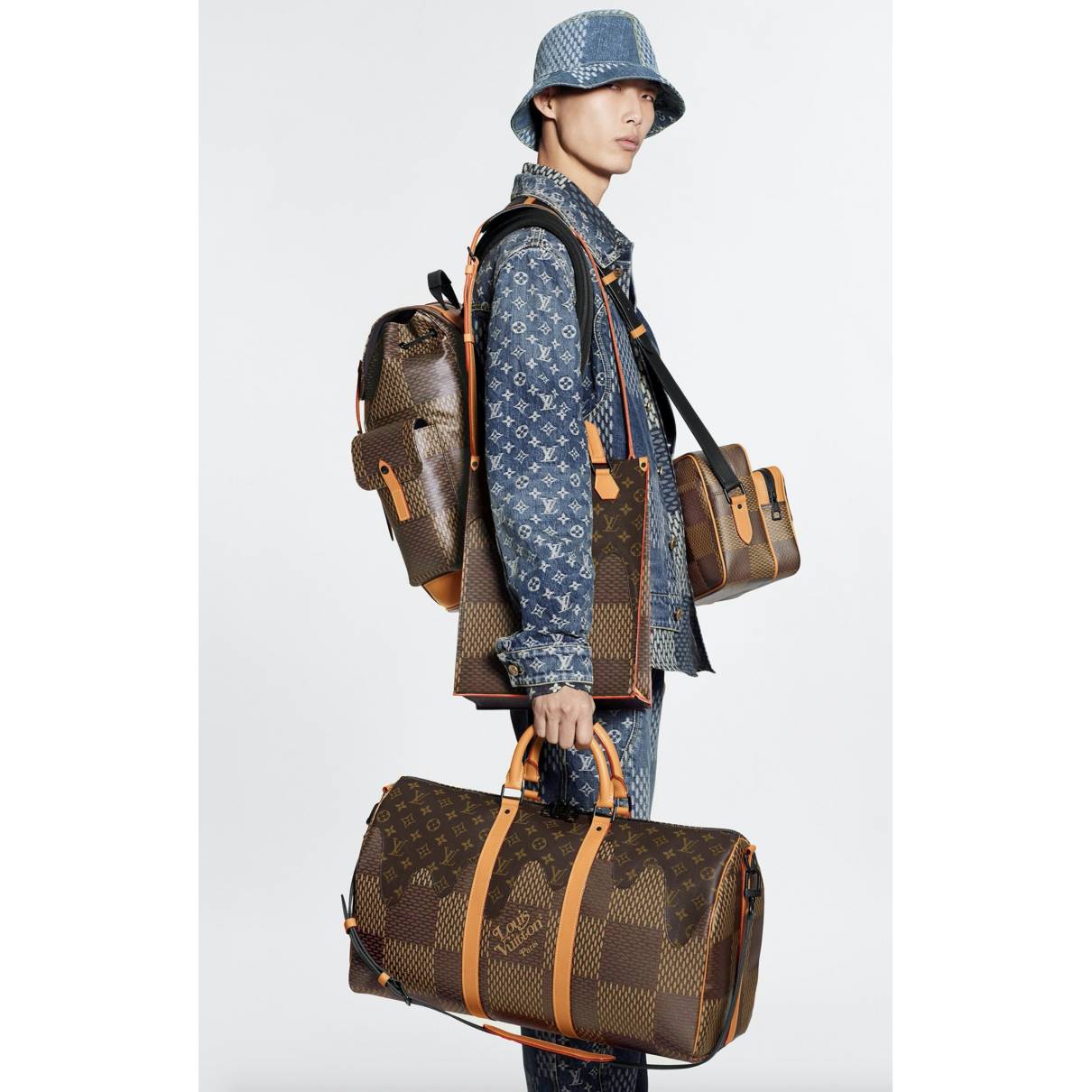 Cloth travel bag Louis Vuitton Brown in Cloth - 32020233