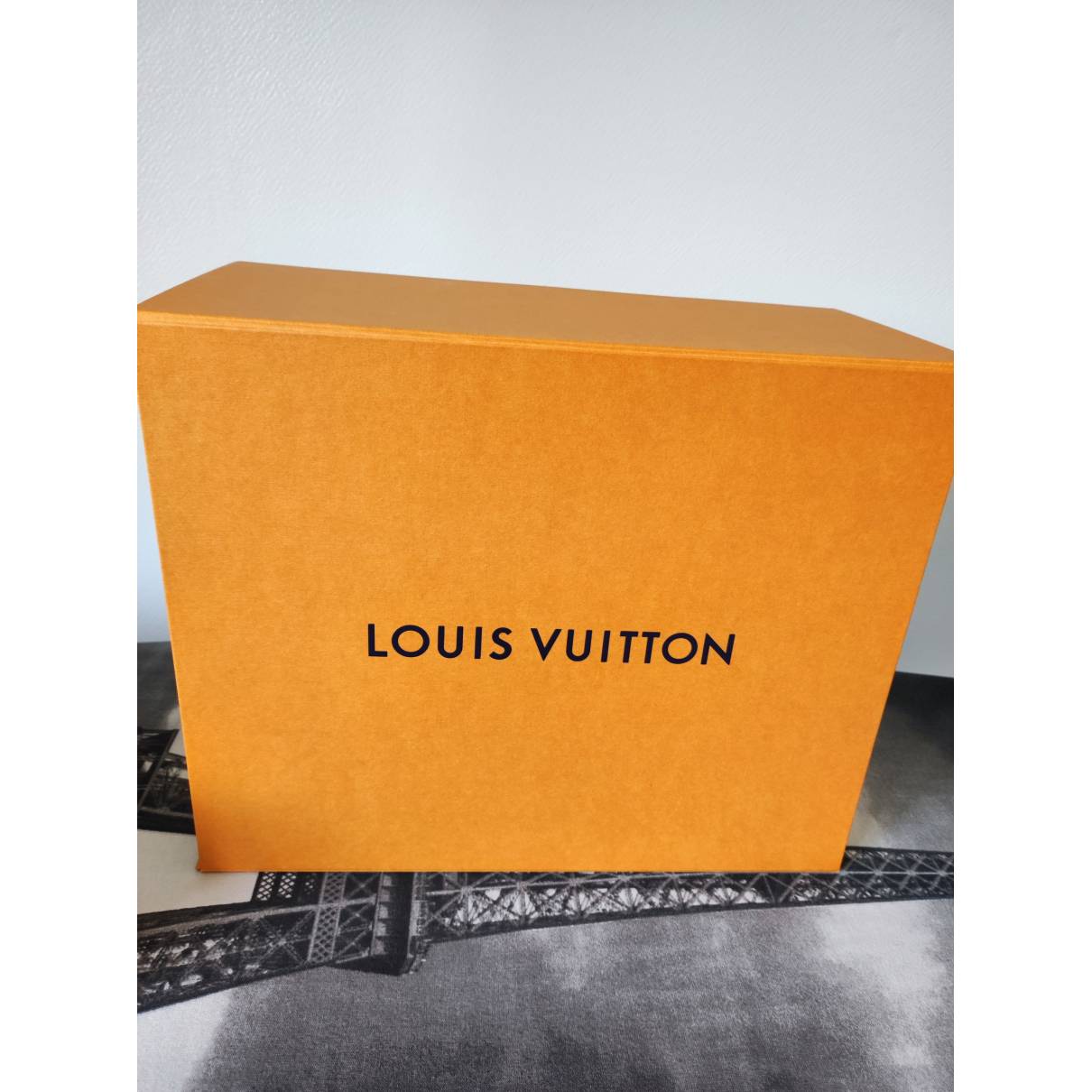 Thames cloth handbag Louis Vuitton Brown in Cloth - 31679211