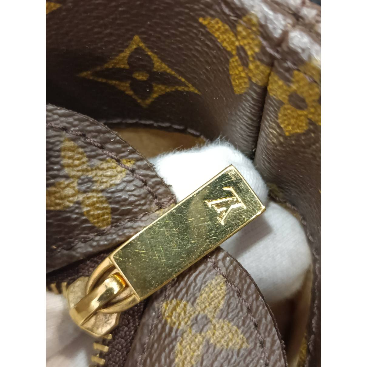 Luco fabric handbag Louis Vuitton Brown in Cloth - 35391710