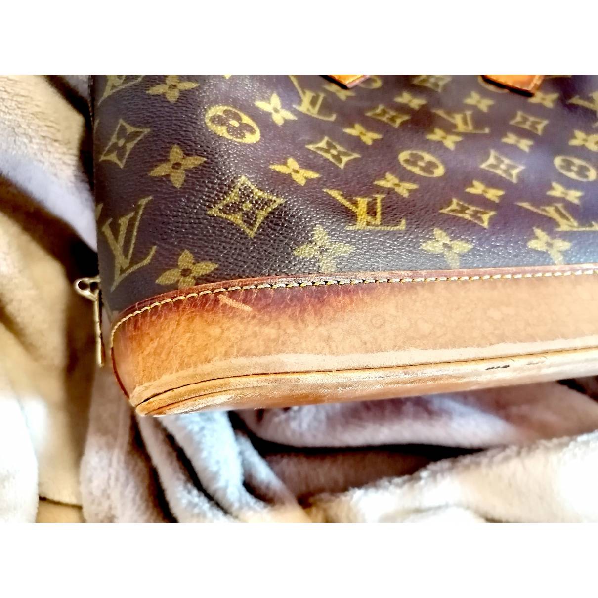 How long do LV bags last? Is the leather on the bag easily damaged