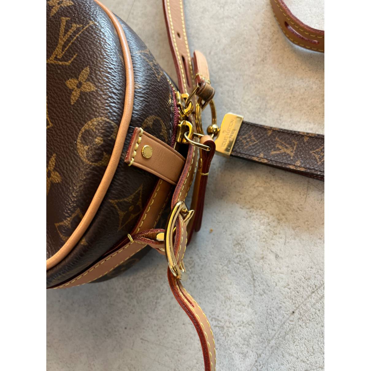 Boîte chapeau souple leather crossbody bag Louis Vuitton Brown in Leather -  32222047