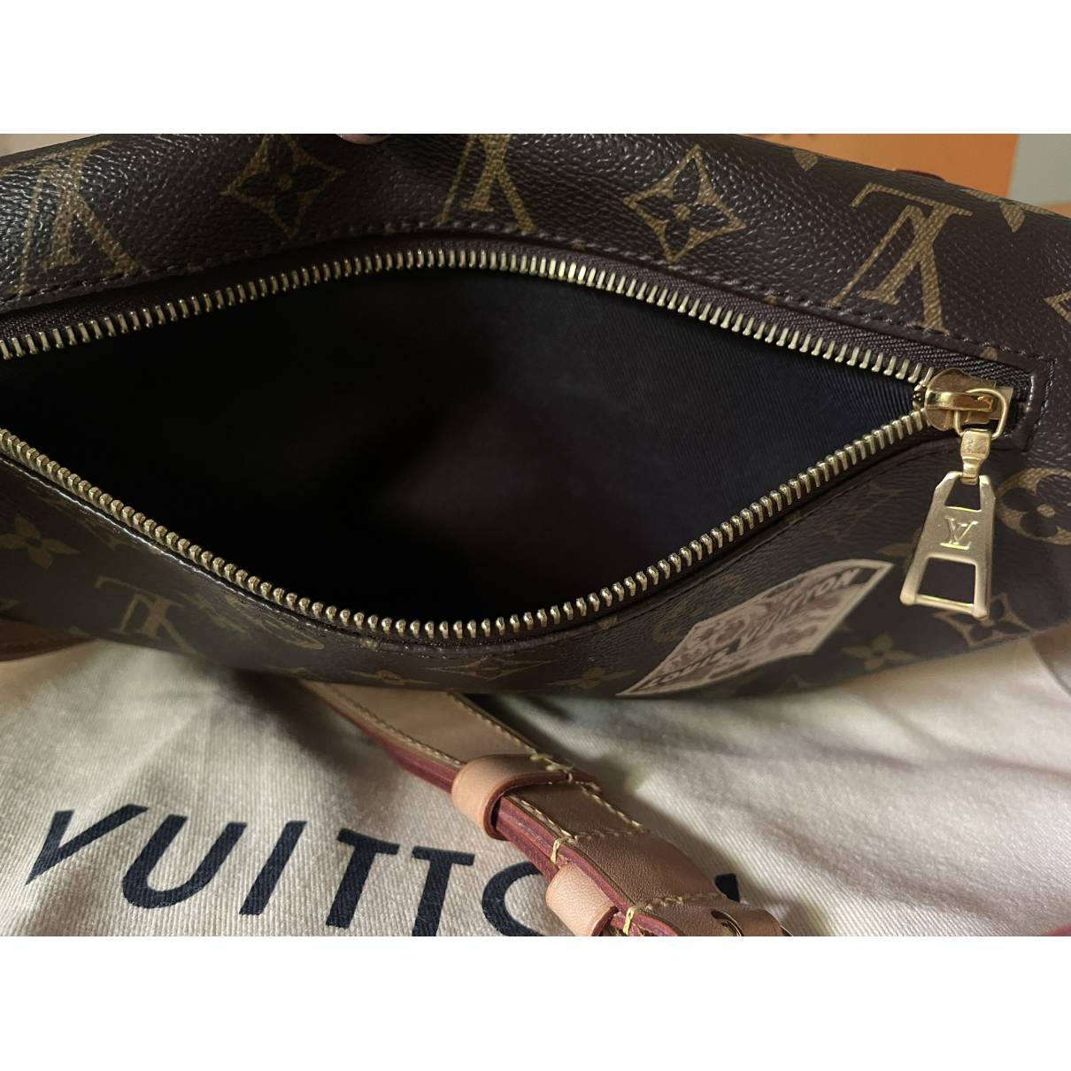 Bum bag / sac ceinture leather clutch bag Louis Vuitton Brown in Leather -  35048690