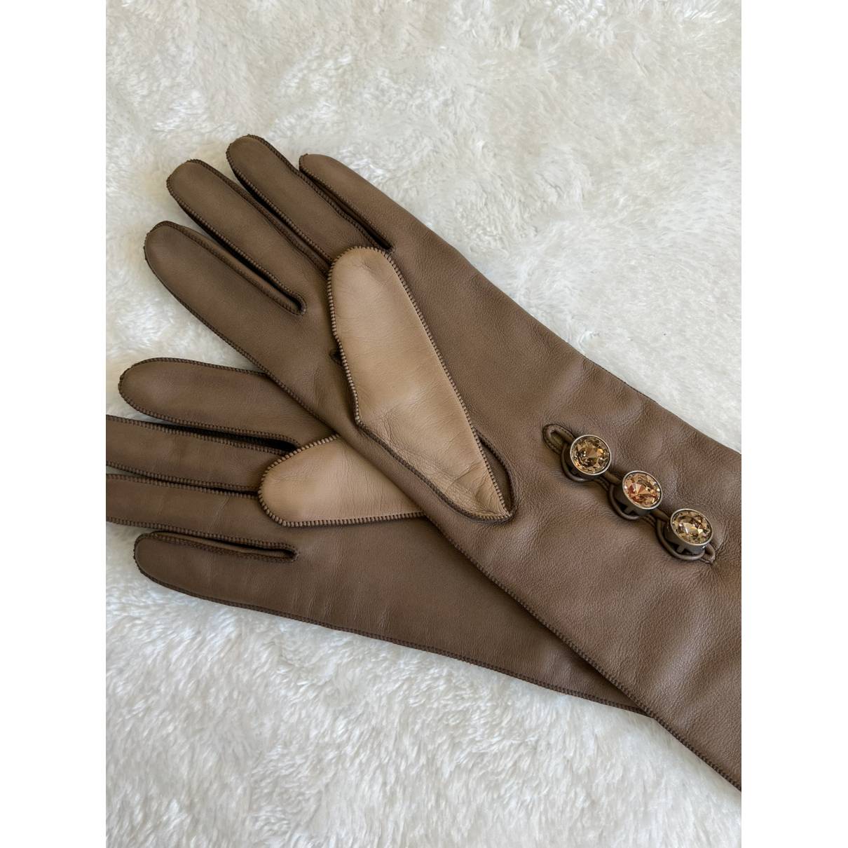 Leather gloves Louis Vuitton Brown size M International in Leather -  33644743