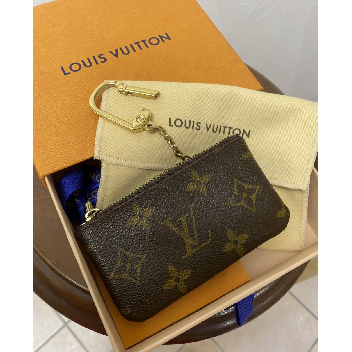 Key ring Louis Vuitton Brown in Other - 35997025