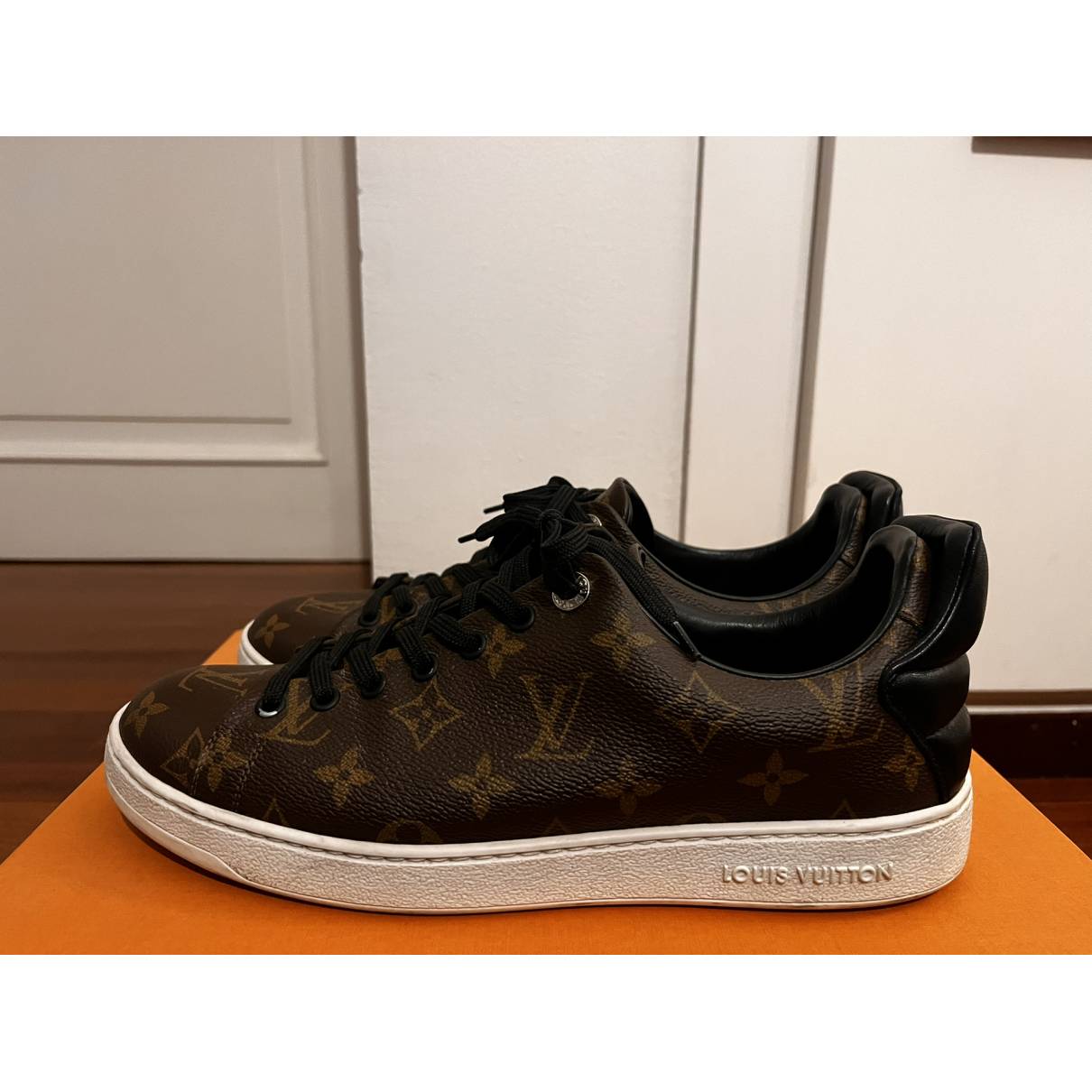 Leather low trainers Louis Vuitton Brown size 40.5 EU in Leather