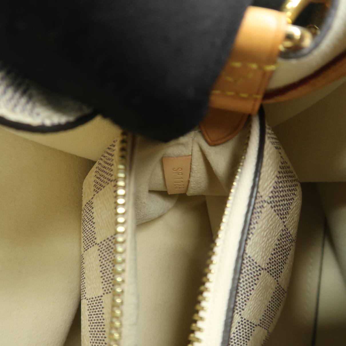 Néonoé leather handbag Louis Vuitton Brown in Leather - 28485736