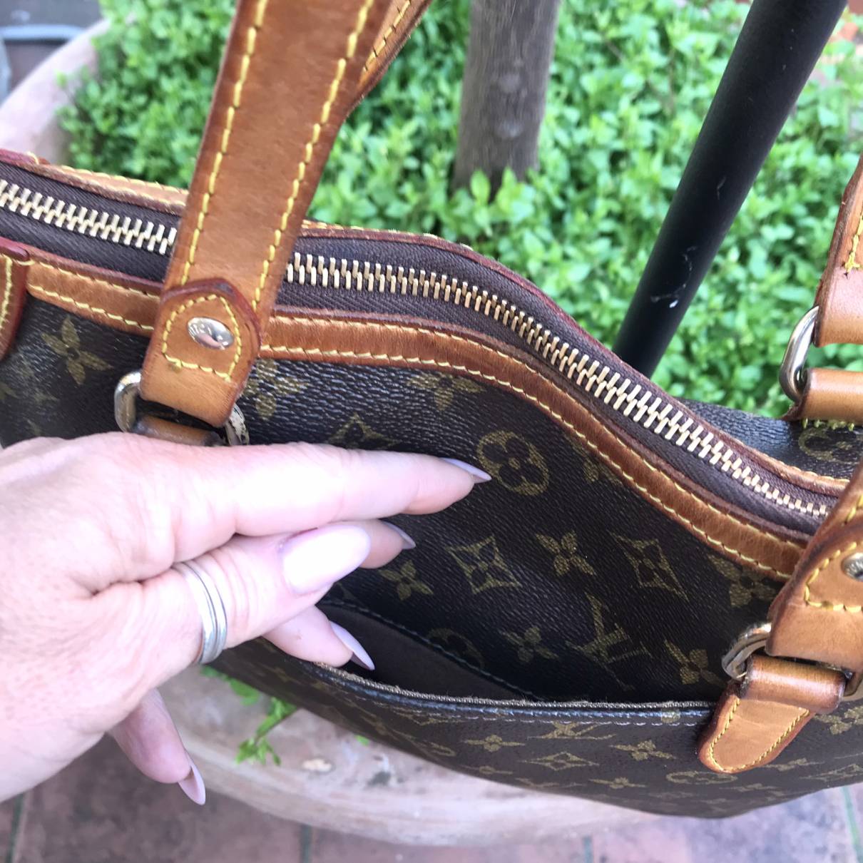 Odéon leather handbag Louis Vuitton Brown in Leather - 30959490