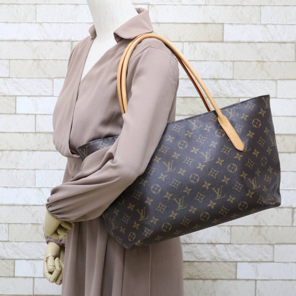 Louis Vuitton Authenticated Raspail Handbag