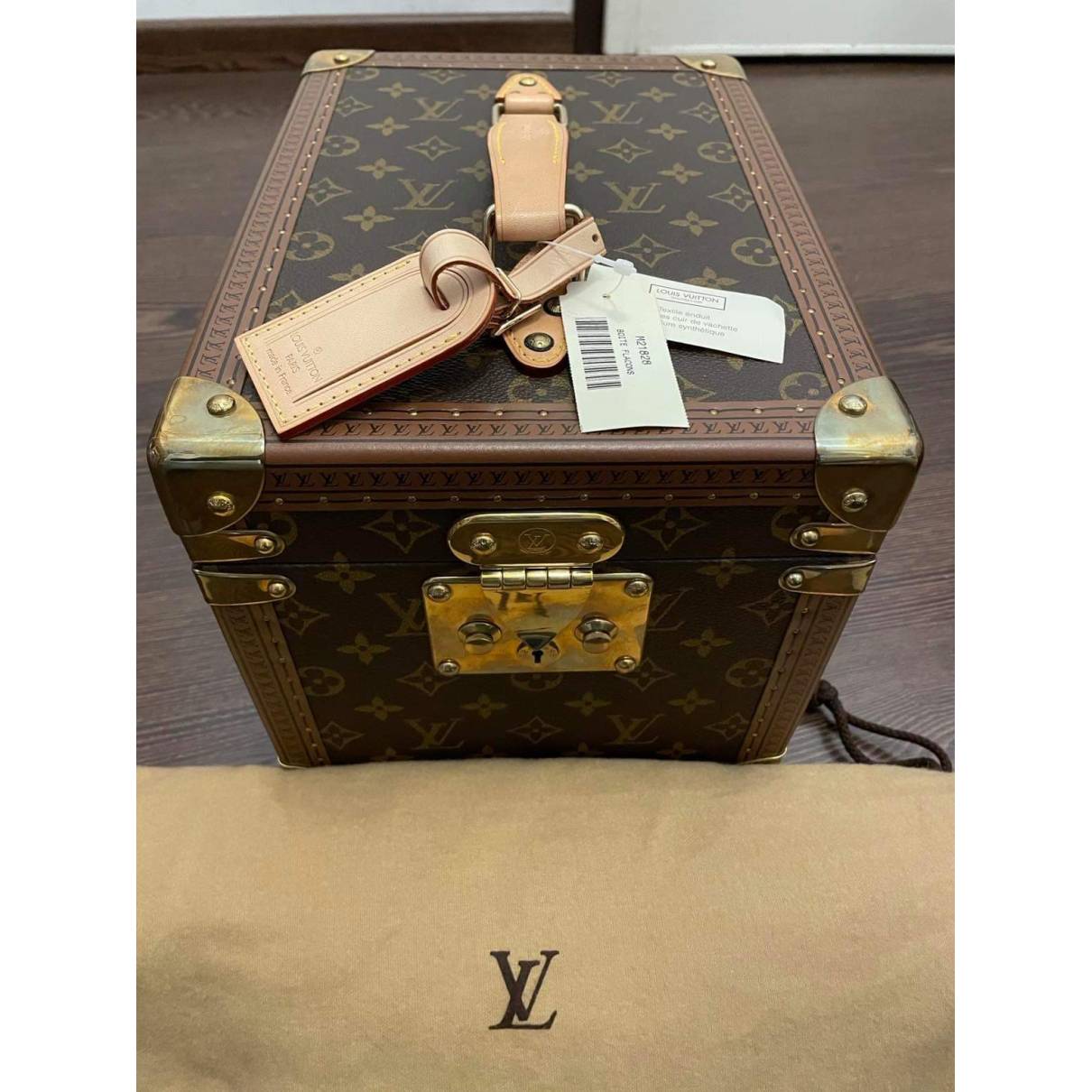 Trousse de toilette leather vanity case Louis Vuitton Brown in Leather -  31924925