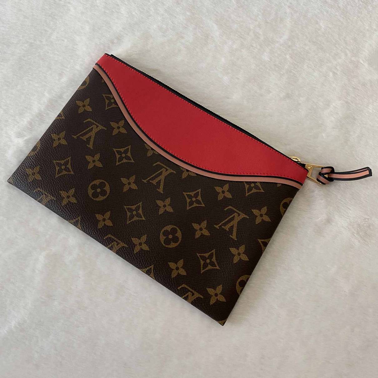 Pre-owned Louis Vuitton Fabric Clutch Bag In Red