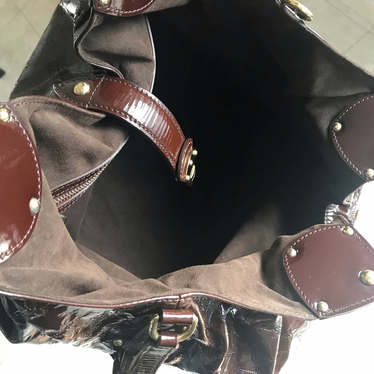 Mahina patent leather handbag Louis Vuitton Brown in Patent