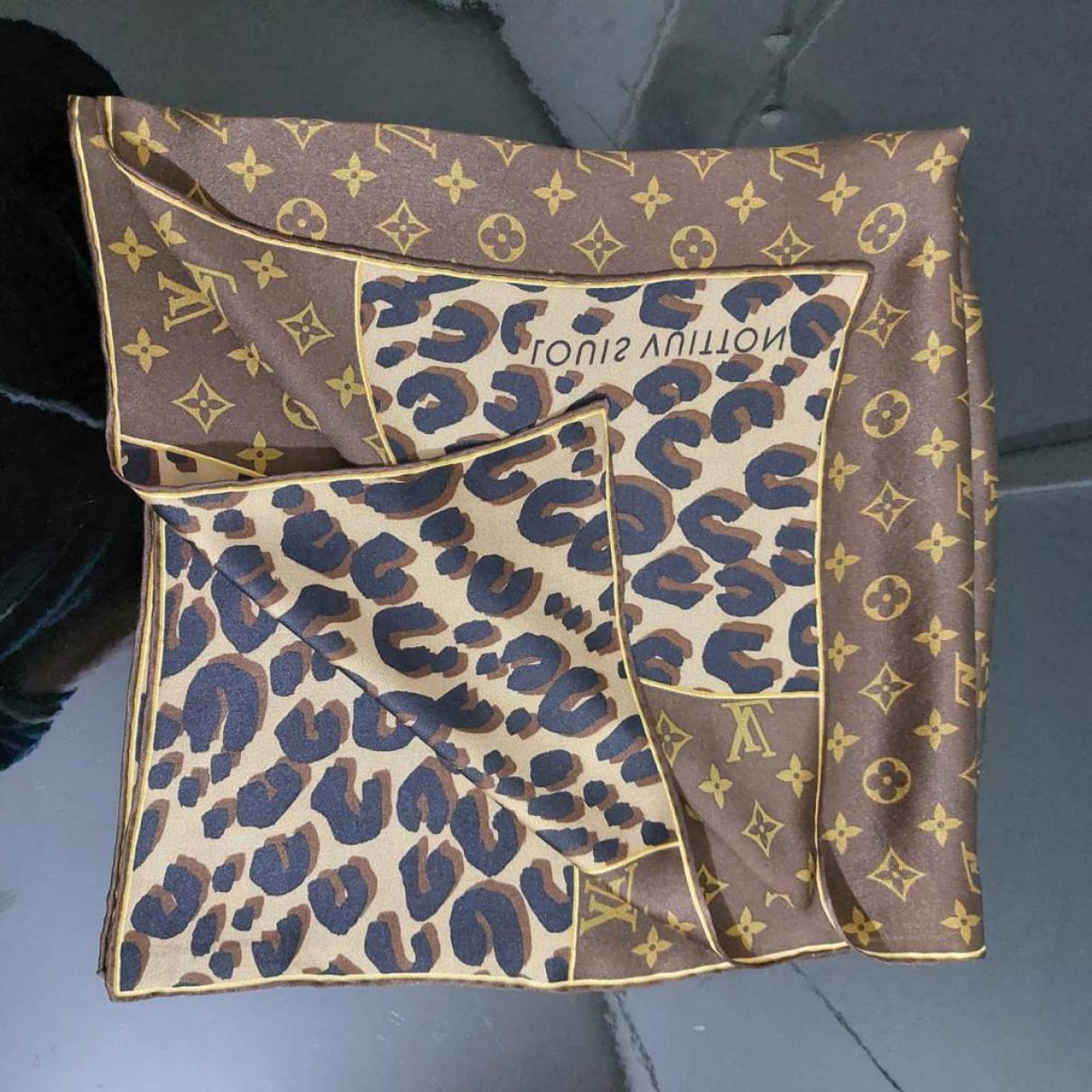 Silk neckerchief Louis Vuitton Brown in Silk - 29787888