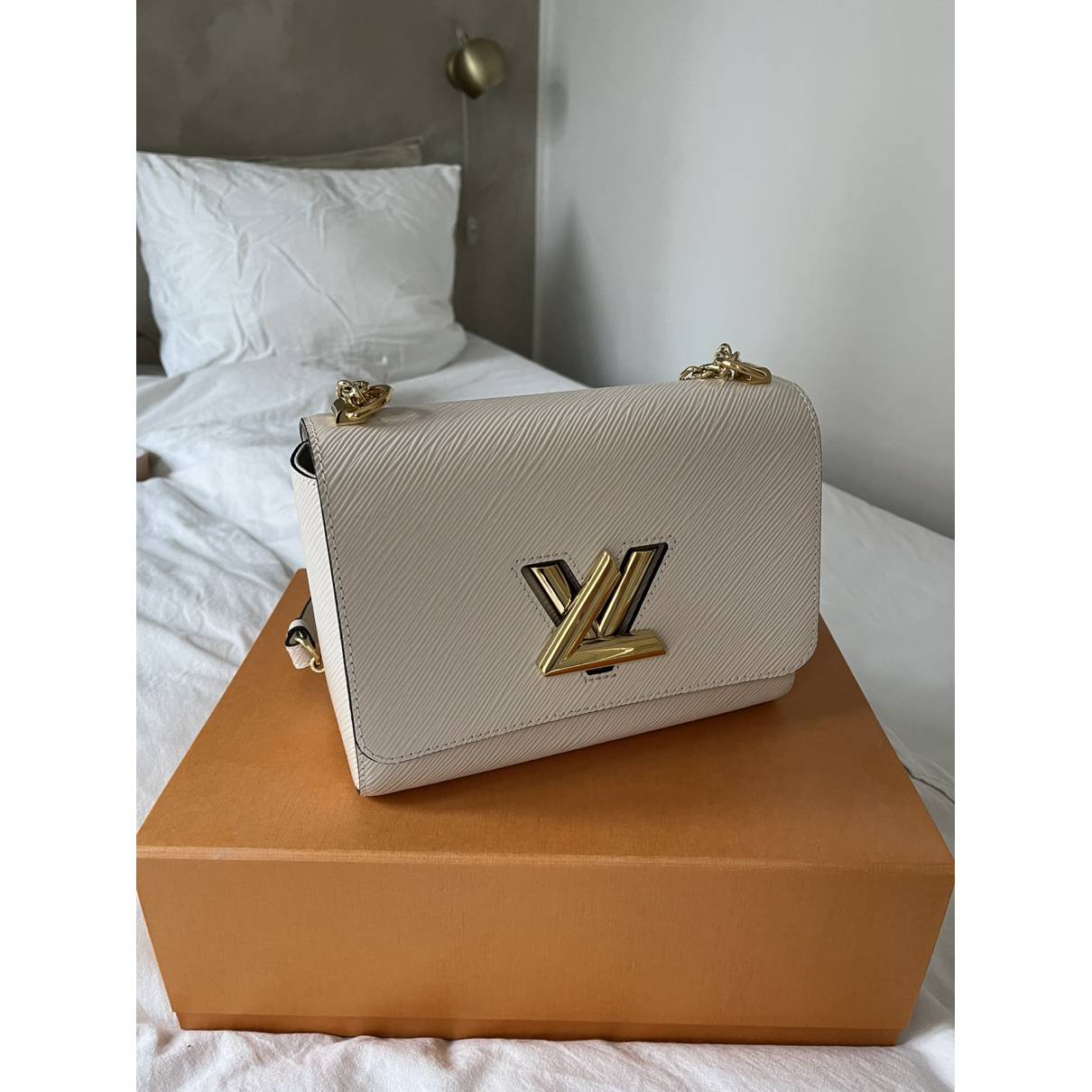 Louis Vuitton - Authenticated Twist Handbag - Leather Beige Plain for Women, Very Good Condition