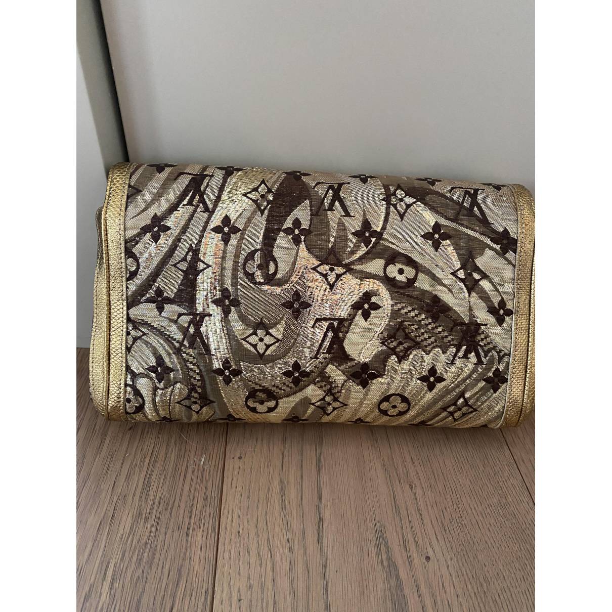 Cloth clutch bag Louis Vuitton Gold in Cloth - 13237255
