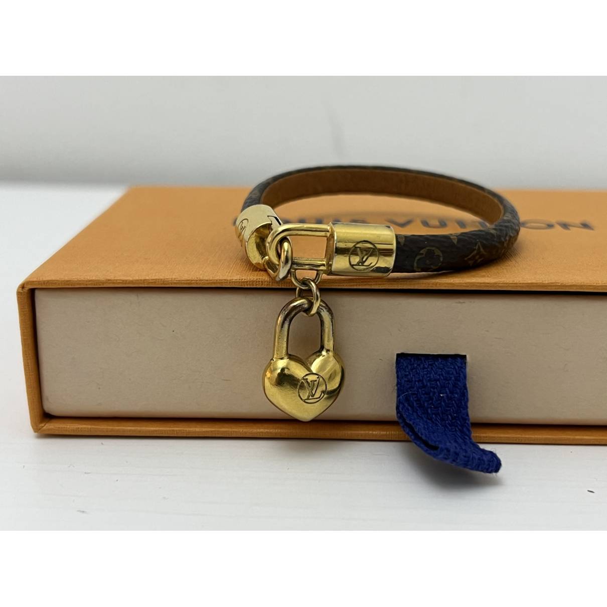Monogram leather bracelet Louis Vuitton Gold in Leather - 31661607