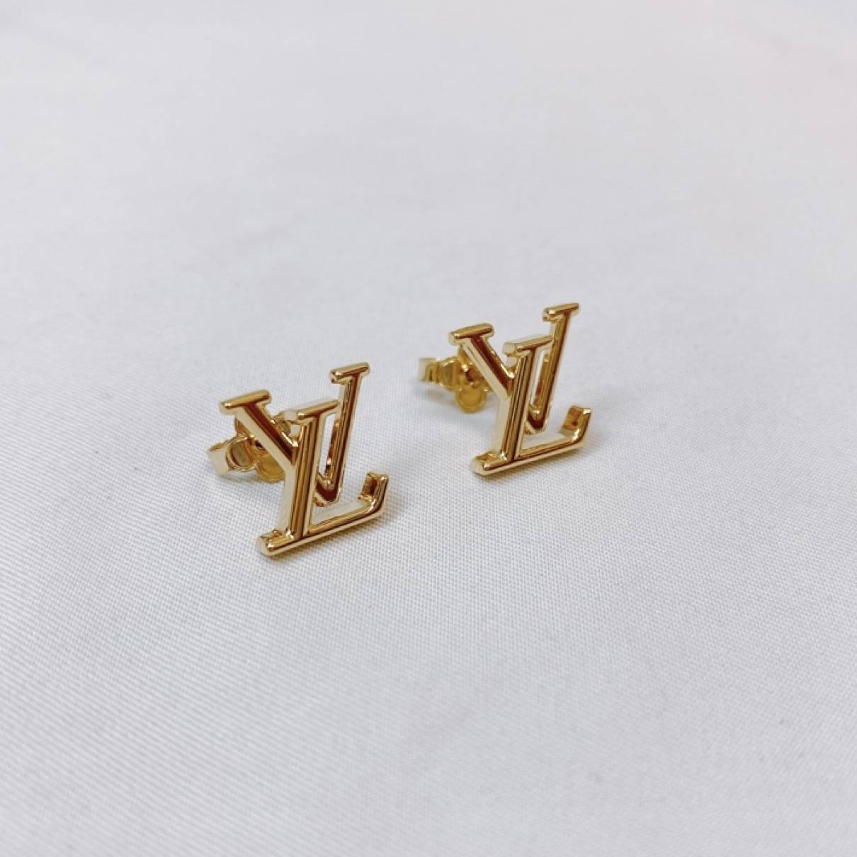 LOUIS VUITTON Metal Crystal Petit Louis Earrings Gold 889928