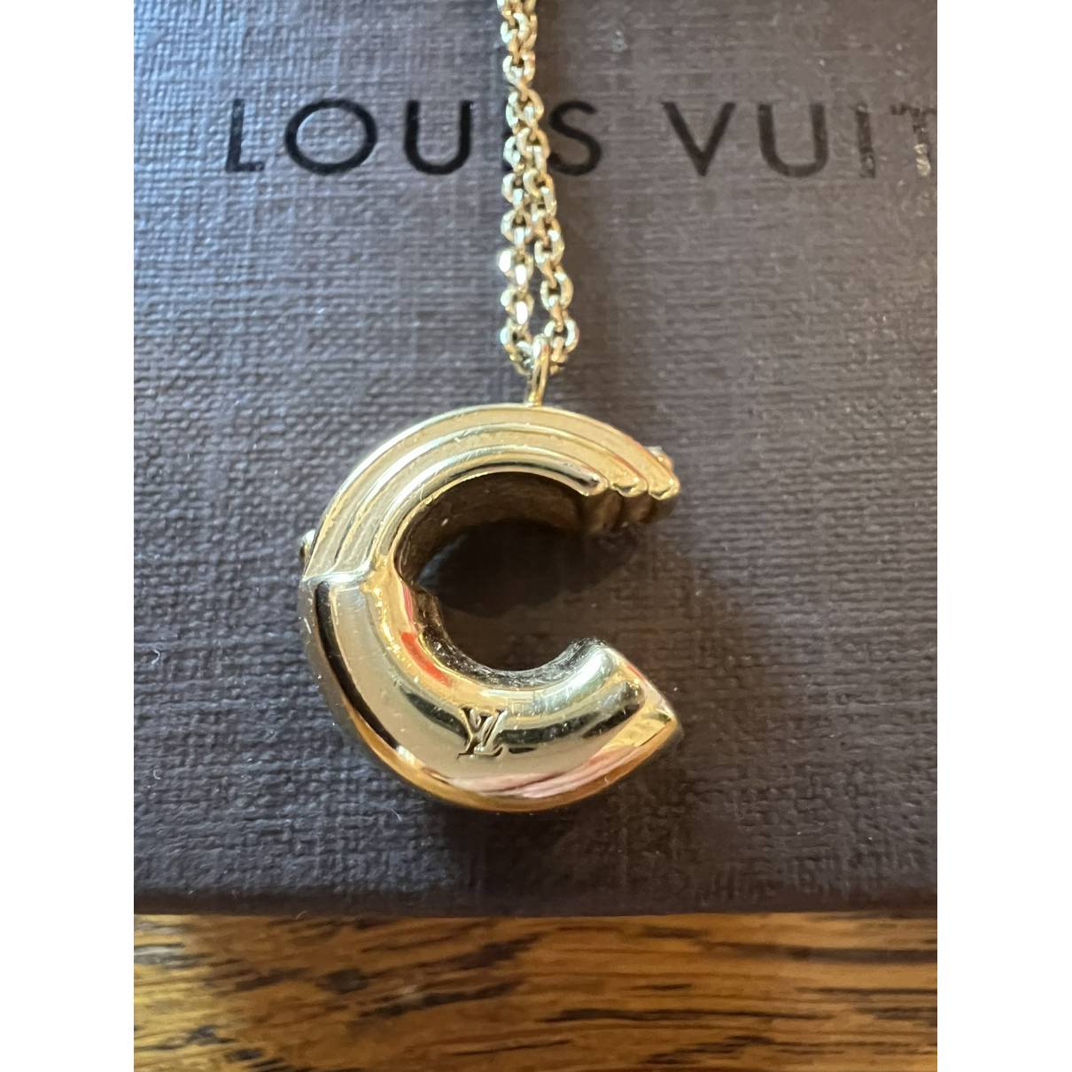 Necklace Louis Vuitton Gold in Metal - 30410542