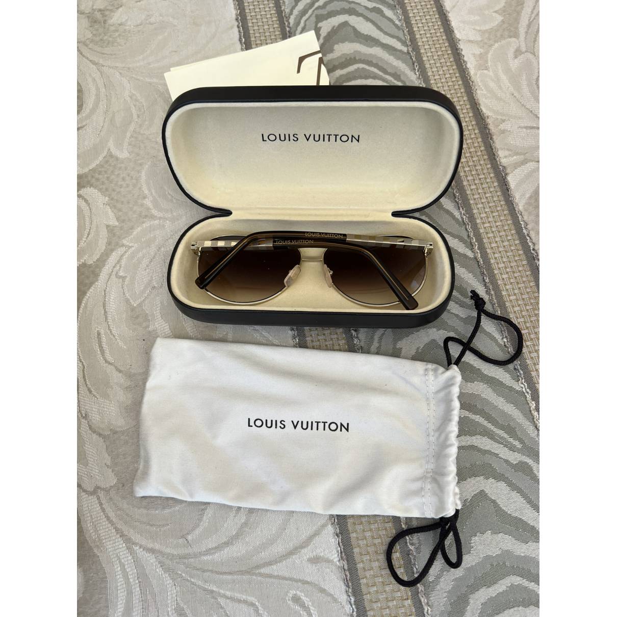 Aviator sunglasses Louis Vuitton Gold in Metal - 25456923
