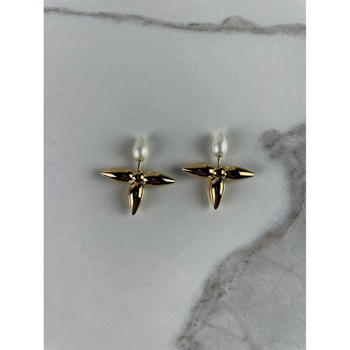 Louisette earrings Louis Vuitton Gold in Metal - 23243381