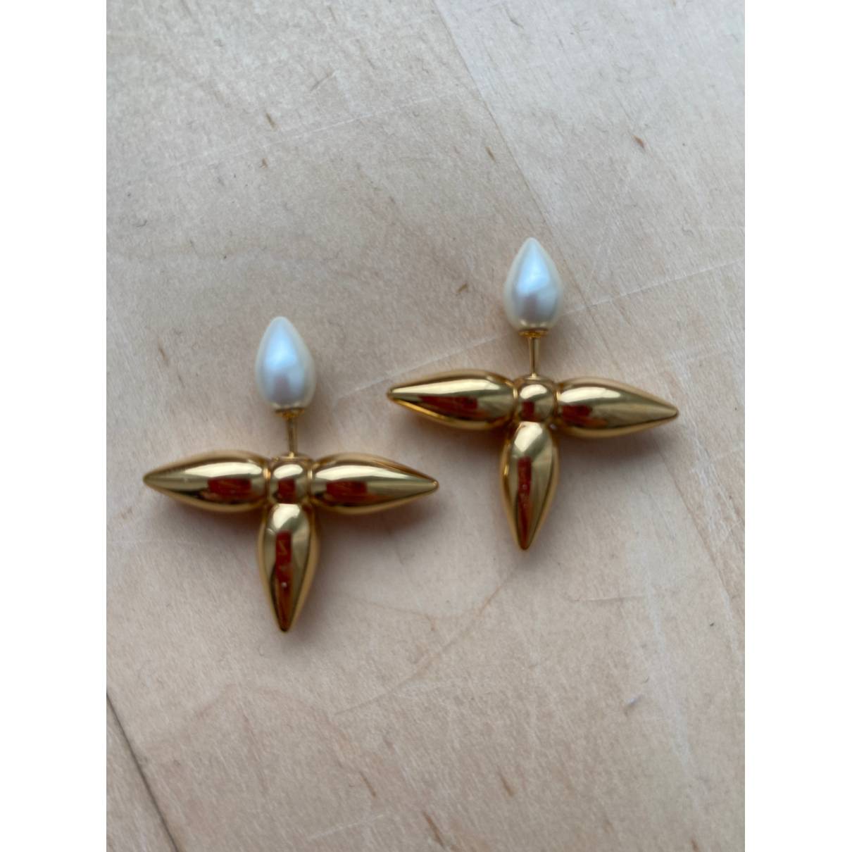 Louisette earrings Louis Vuitton Gold in Metal - 33358631