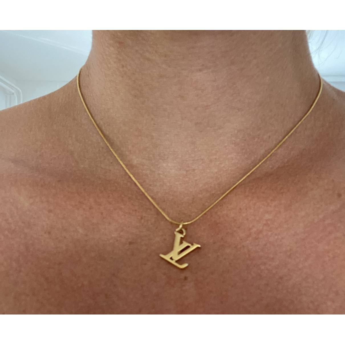 Monogram necklace Louis Vuitton Pink in Metal - 37366349