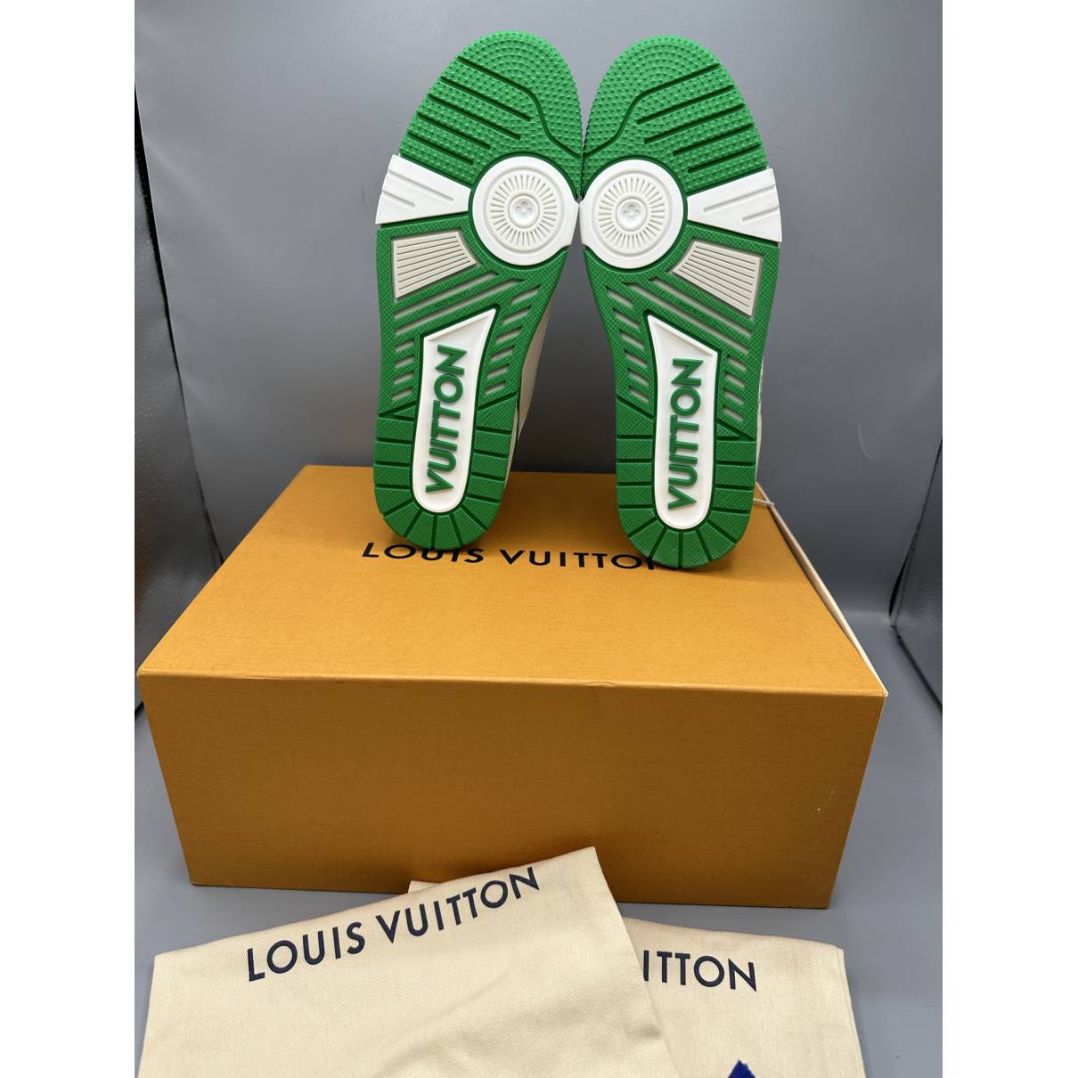 Lv trainer leather low trainers Louis Vuitton Green size 9 UK in Leather -  34091870