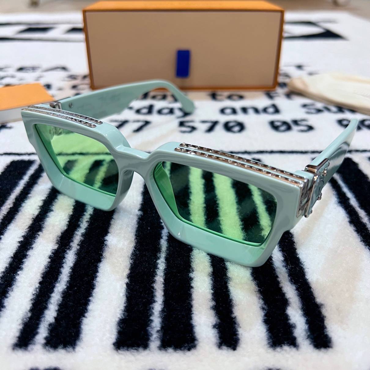 Millionaire sunglasses Louis Vuitton Green in Plastic - 35967283