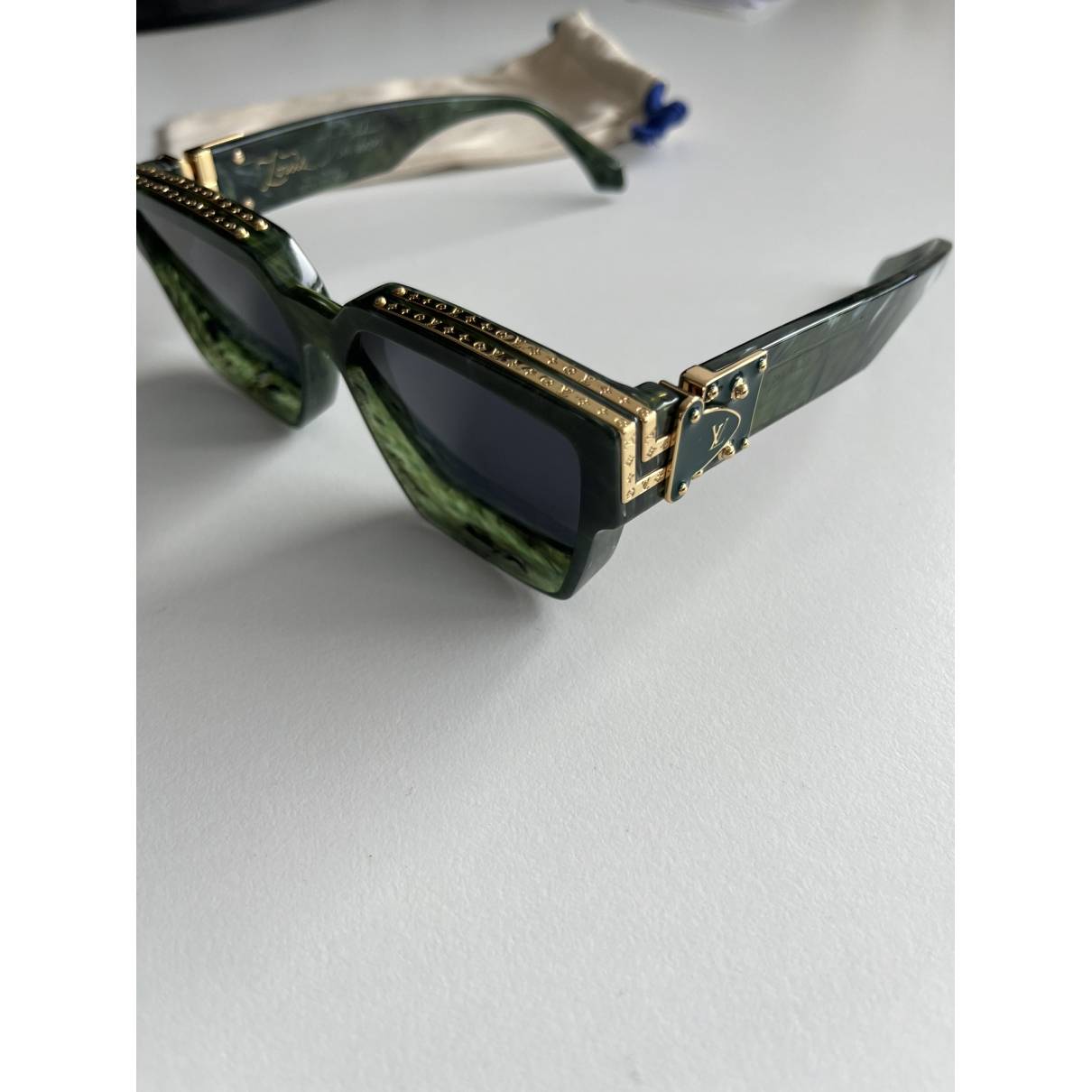 Louis Vuitton Sunglasses Light green Plastic ref.566933 - Joli Closet