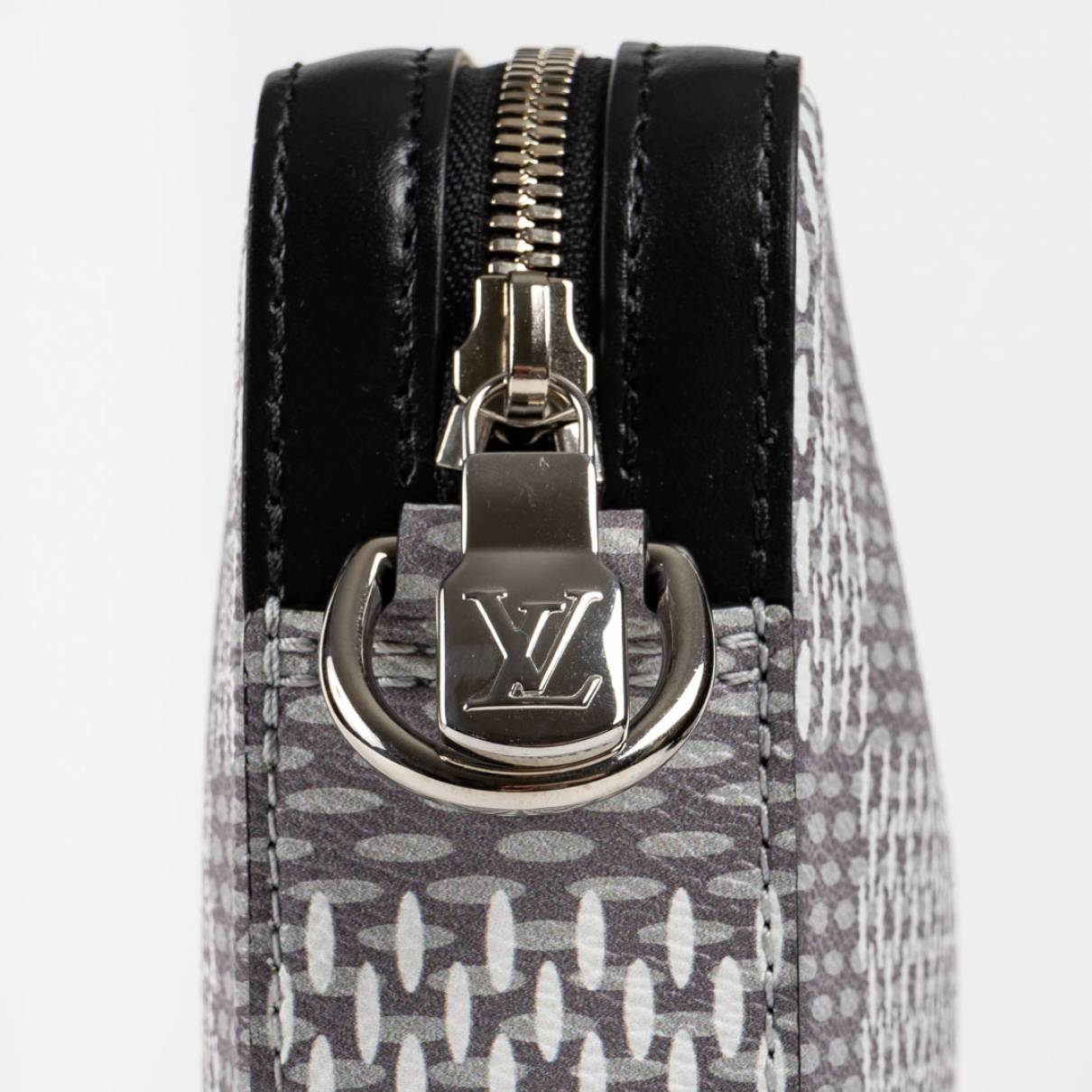 Trio messenger cloth handbag Louis Vuitton Black in Cloth - 25302178