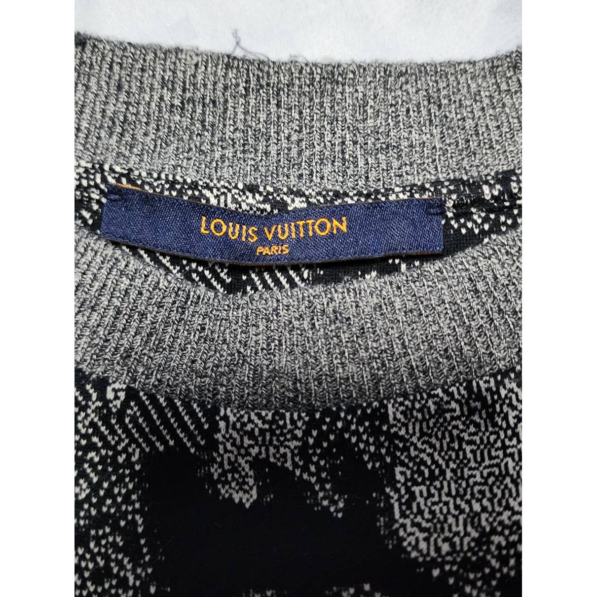 T-shirt Louis Vuitton Grey size L International in Viscose - 24339142