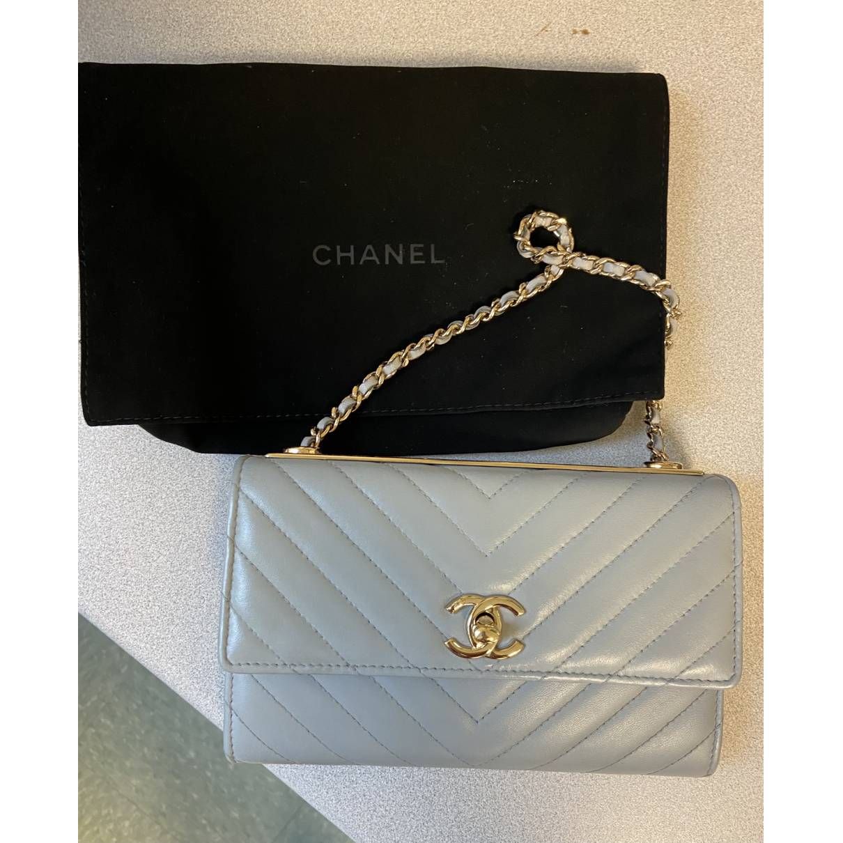 Chanel - Authenticated Trendy CC Flap Handbag - Leather Grey Plain for Women, Never Worn