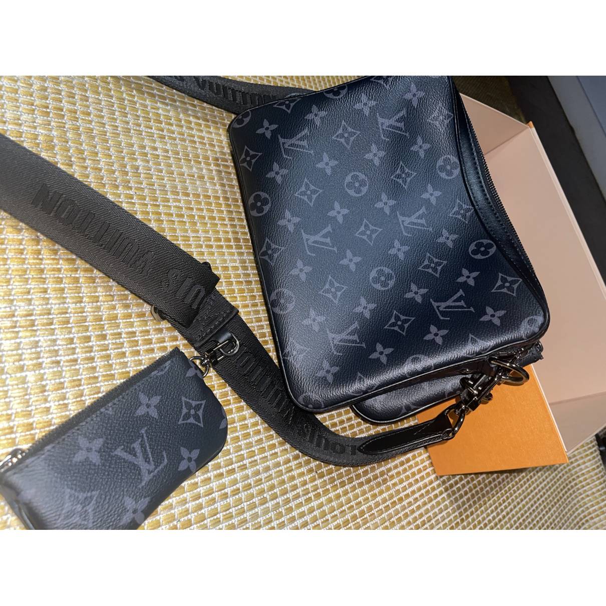 Trio messenger leather satchel Louis Vuitton Grey in Leather - 32776368