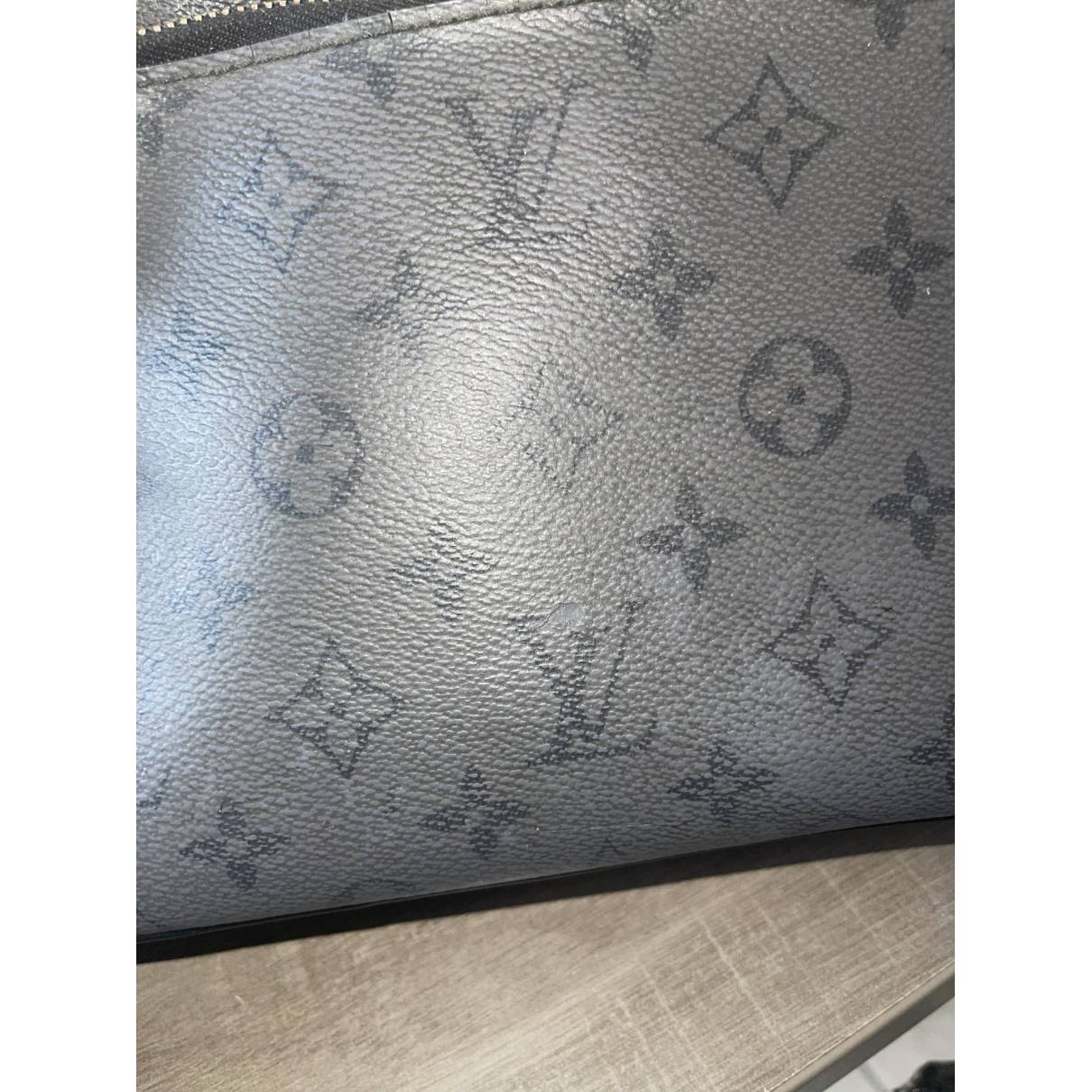 Trio messenger leather bag Louis Vuitton Grey in Leather - 36707754