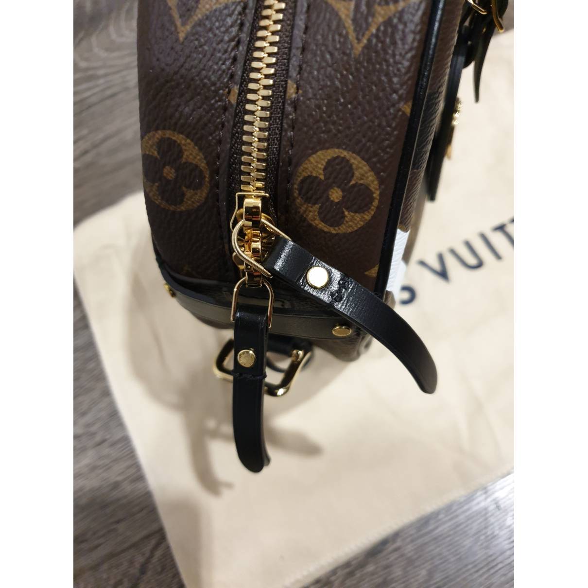 Boîte chapeau souple cloth crossbody bag Louis Vuitton Multicolour in Cloth  - 25259683